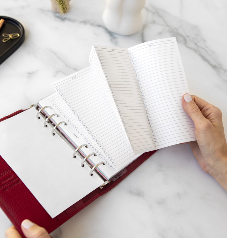 diár Finsbury, Osobný Scarlet